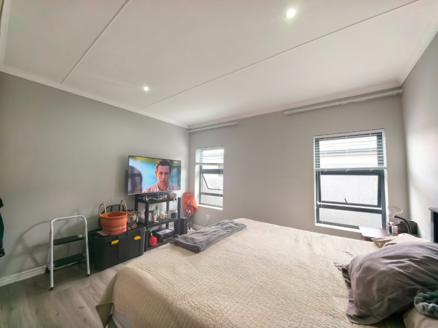 To Let 4 Bedroom Property for Rent in Blue Mountain Village Western Cape